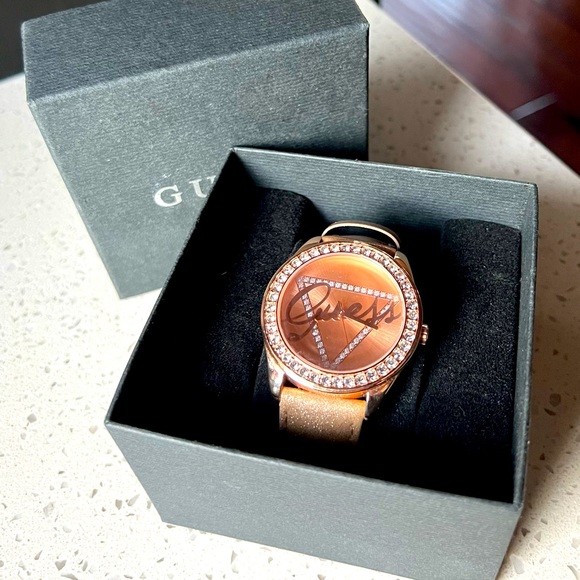 Womens guess watch! - Picture 1 of 2